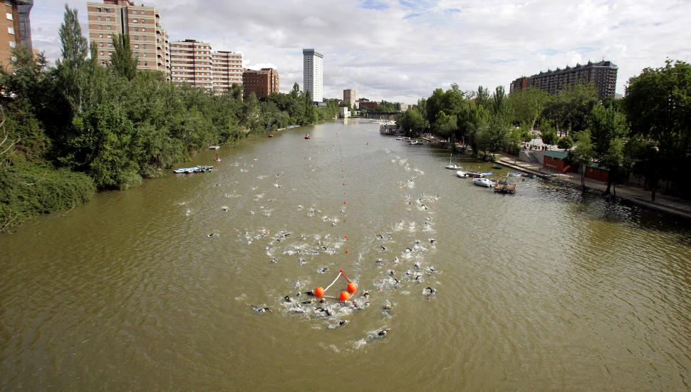 El triatlón Ciudad de Valladolid celebra sus 25 años con más de 210 deportistas 